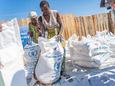 Photo: WFP/Michael Castofas In the Bulengo camp in Goma, WFP is providing food assistance to 90,000 displaced people.