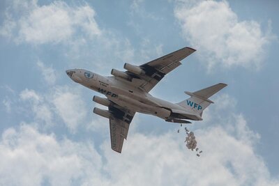 A WFP plane drops parcels of food 