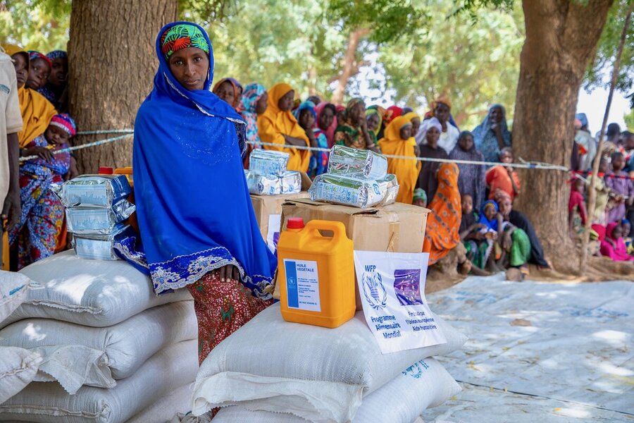 A woman collects emergency WFP food assistance supported by the European Union in Niger's western Tahoua region. Photo: WFP/Amadou Sani Dan Salaou